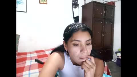 Snapshot of lia_hottie chatting on December 4, 7:17 am Lia online show from December 4, 7:17 am