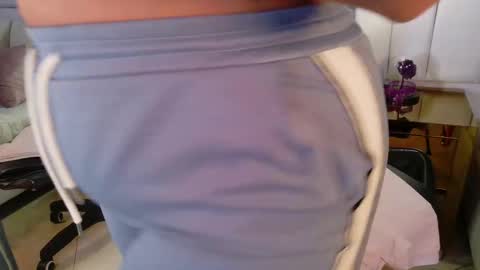 Snapshot of lia_mariana chatting on October 21, 6:08 pm lia_mariana online show from October 21, 6:08 pm