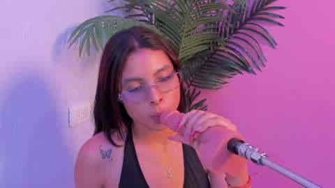 lia_owenss online show from May 23, 7:29 pm
