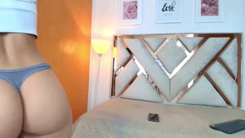 Snapshot of lia_roseh chatting on October 6, 7:11 pm lia_roseh online show from October 6, 7:11 pm