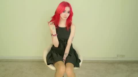 Snapshot of lia_shea chatting on June 6, 9:52 pm Lia online show from June 6, 9:52 pm