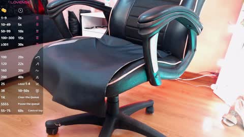 Lia Taylor online show from April 2, 3:42 pm