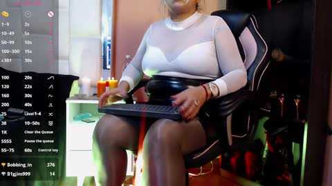 Lia Taylor online show from April 8, 5:13 pm