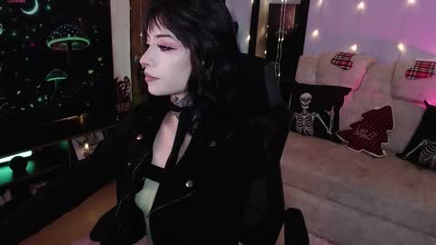 Snapshot of liaa_rodriguezz chatting on December 14, 1:00 am Liaa online show from December 14, 1:00 am