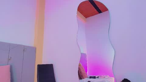 Liaa online show from April 4, 6:16 pm