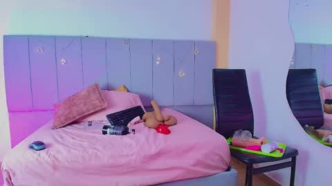 Liaa online show from April 15, 9:15 pm