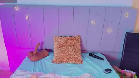 Liaa online show from April 16, 9:39 pm