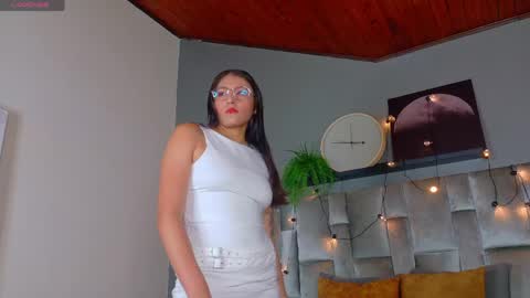 Snapshot of liaamoretti__ chatting on May 18, 2:07 am L I A online show from May 18, 2:07 am