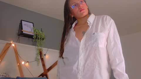 Snapshot of liaamoretti__ chatting on June 1, 1:29 am L I A online show from June 1, 1:29 am