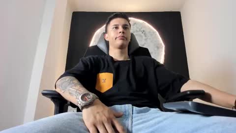 Snapshot of liaamsmiith_ chatting on October 23, 12:48 pm Liam Smith online show from October 23, 12:48 pm