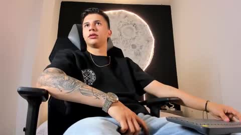 Snapshot of liaamsmiith_ chatting on October 24, 12:34 pm Liam Smith online show from October 24, 12:34 pm