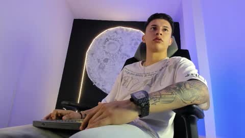 Snapshot of liaamsmiith_ chatting on November 3, 12:28 pm Liam Smith online show from November 3, 12:28 pm