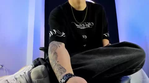 Snapshot of liaamsmiith_ chatting on November 8, 12:49 pm Liam Smith online show from November 8, 12:49 pm