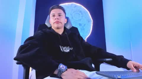 Snapshot of liaamsmiith_ chatting on November 14, 12:15 pm Liam Smith online show from November 14, 12:15 pm