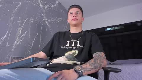 Snapshot of liaamsmiith_ chatting on November 17, 12:11 pm Liam Smith online show from November 17, 12:11 pm