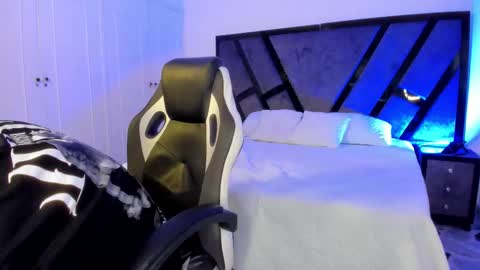 Snapshot of liaamsmiith_ chatting on November 29, 12:30 pm Liam Smith online show from November 29, 12:30 pm