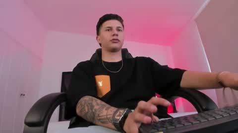 Snapshot of liaamsmiith_ chatting on December 3, 12:03 pm Liam Smith online show from December 3, 12:03 pm