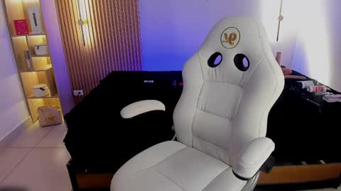 Liah online show from April 17, 7:50 pm