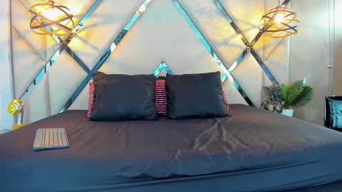 ---Liah--- online show from February 21, 9:05 pm