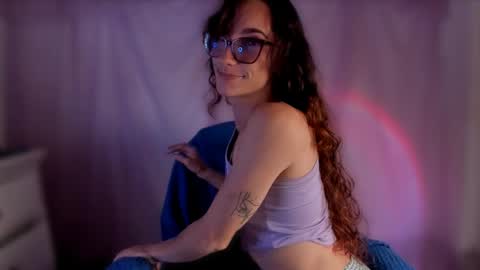 Snapshot of liahilton_ chatting on May 9, 2:44 pm lh6 9c online show from May 9, 2:44 pm