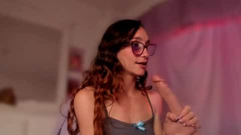 Snapshot of liahilton_ chatting on June 7, 2:21 pm lh6 9c online show from June 7, 2:21 pm