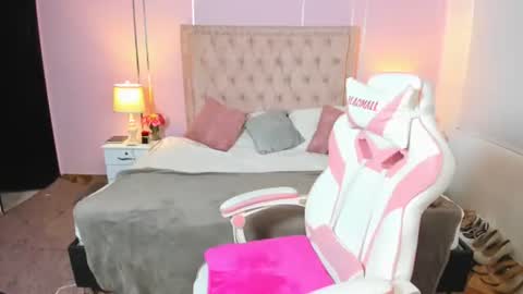 Snapshot of liahjhons chatting on December 19, 8:34 pm Liah online show from December 19, 8:34 pm