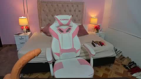 Snapshot of liahjhons chatting on January 18, 7:37 pm Liah online show from January 18, 7:37 pm