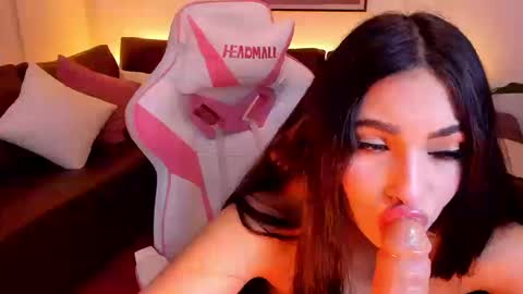 Snapshot of liahjhons chatting on September 16, 1:06 am Liah online show from September 16, 1:06 am