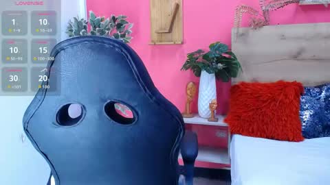 lia online show from April 16, 7:03 pm