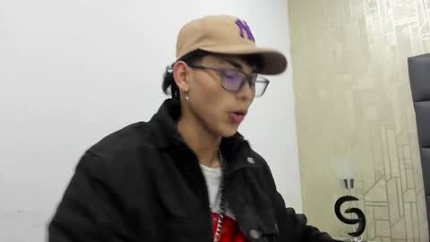 Snapshot of liam_adamms chatting on February 7, 12:20 pm Liam Adamms online show from February 7, 12:20 pm