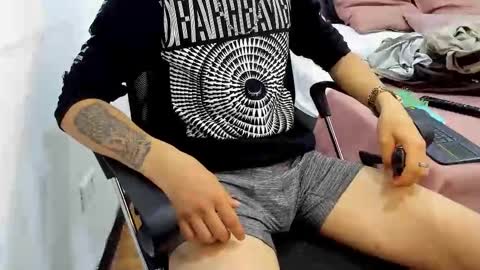 Snapshot of liam_adamms chatting on February 21, 8:32 pm Liam Adamms online show from February 21, 8:32 pm