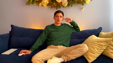 Snapshot of liam_enzho chatting on December 29, 5:12 pm Liam online show from December 29, 5:12 pm