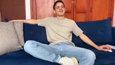 Snapshot of liam_enzho chatting on October 26, 2:12 pm Liam online show from October 26, 2:12 pm