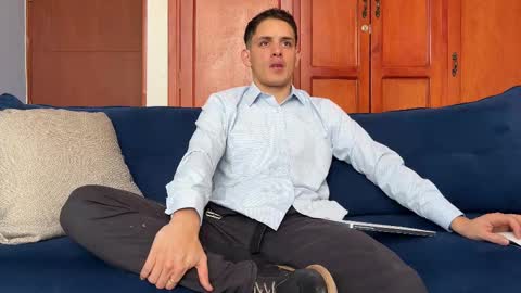 Snapshot of liam_enzho chatting on December 14, 5:51 pm Liam online show from December 14, 5:51 pm