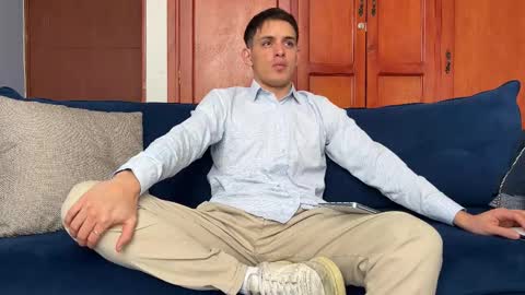 Snapshot of liam_enzho chatting on December 18, 4:57 pm Liam online show from December 18, 4:57 pm