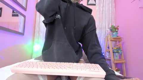 Liam online show from December 16, 3:00 am