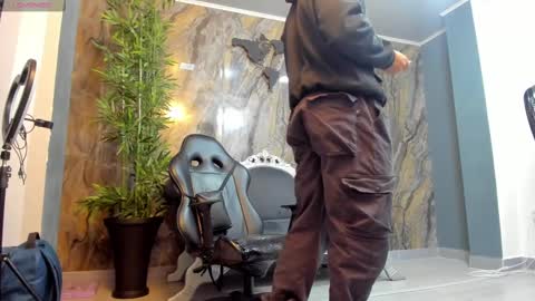 LIAM KLEIN online show from February 17, 11:34 am