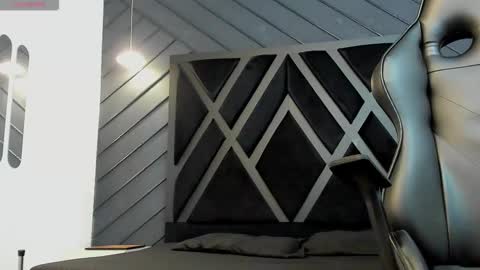 LIAM KLEIN online show from November 20, 11:21 am