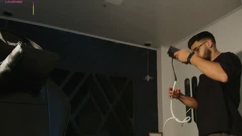 LIAM KLEIN online show from April 9, 11:15 am