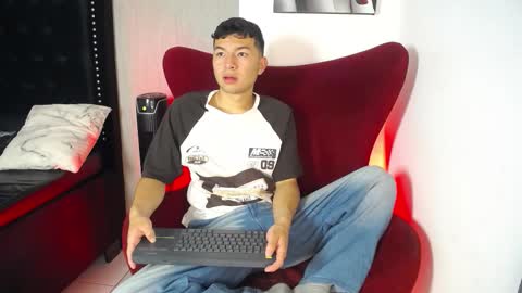 Snapshot of liam_sean chatting on February 15, 11:52 am Liam online show from February 15, 11:52 am