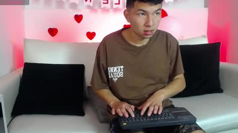 Snapshot of liam_sean chatting on February 16, 12:12 pm Liam online show from February 16, 12:12 pm