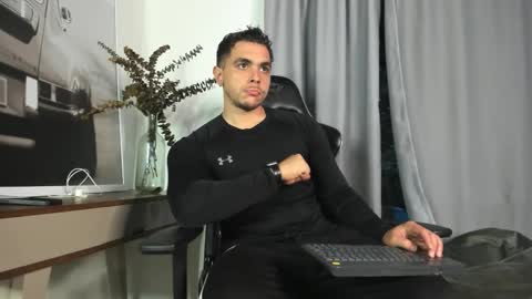 Snapshot of liam_walk chatting on November 30, 10:47 pm Liam online show from November 30, 10:47 pm