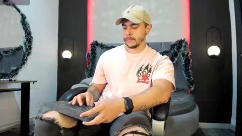 Liam online show from December 22, 9:45 pm