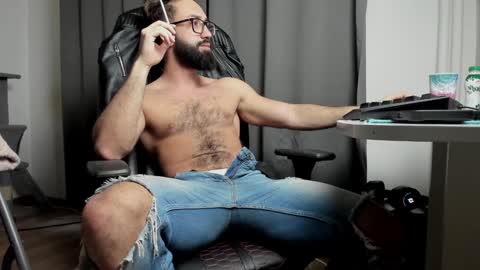 Liam online show from February 8, 6:33 am