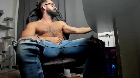 Liam online show from November 8, 8:47 am