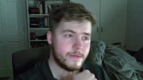 Snapshot of liamfoxx chatting on April 29, 1:43 am Liam Fox online show from April 29, 1:43 am