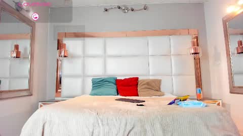 liaml_18_ online show from July 1, 7:57 pm