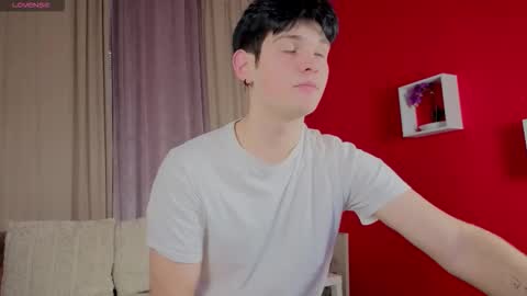 Snapshot of liamrivers chatting on November 17, 2:12 pm liamrivers online show from November 17, 2:12 pm