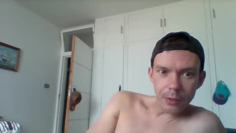 Snapshot of liamrosezn chatting on May 1, 8:08 am LiamRose online show from May 1, 8:08 am