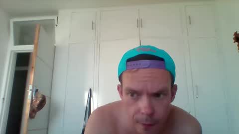 Snapshot of liamrosezn chatting on May 17, 5:27 am LiamRose online show from May 17, 5:27 am
